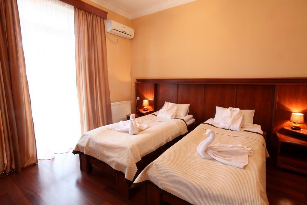Astoria Hotel Tbilisi Bagian luar foto