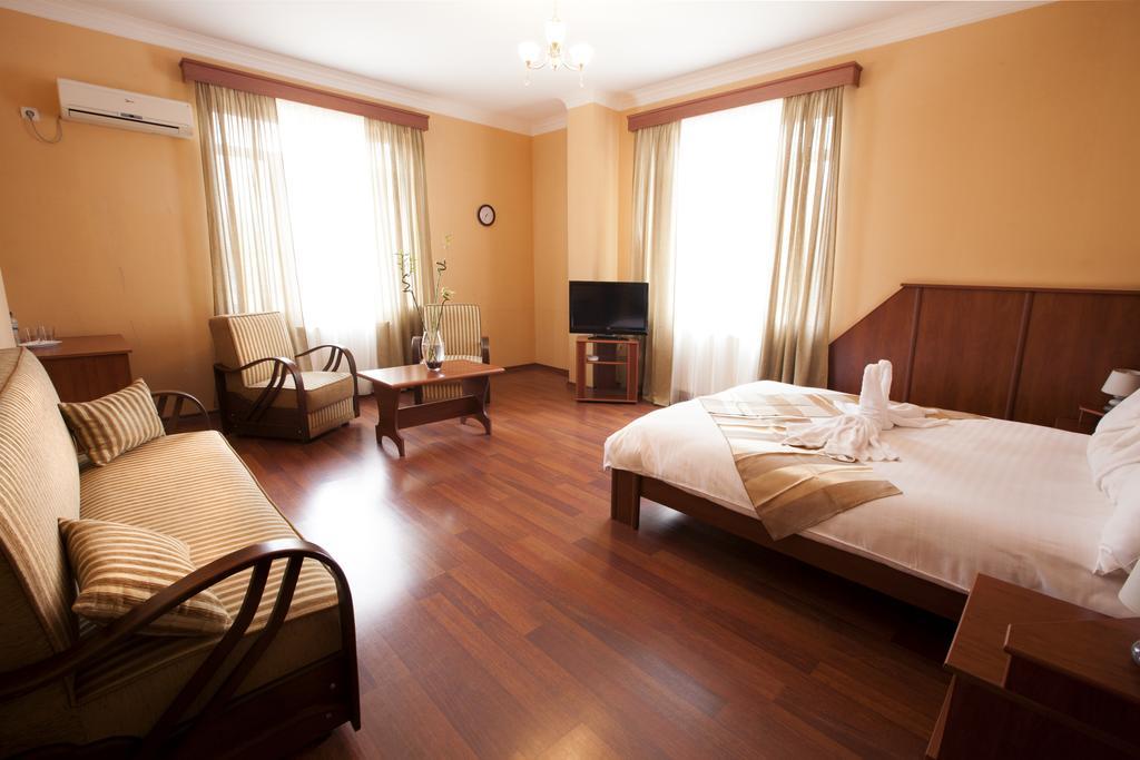 Astoria Hotel Tbilisi Bagian luar foto
